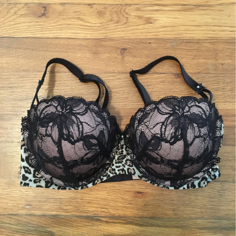 Victoria’s Secret animal print and black lace push-up bra. Size 34D